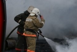 Спасатели МЧС России ликвидировали пожар в неэксплуатируемом доме в Киселевском ГО