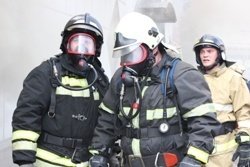Спасатели МЧС России ликвидировали пожар в нежилом здании в Киселевском ГО