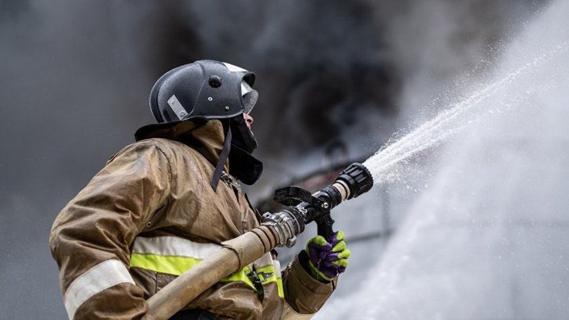 Спасатели МЧС России ликвидировали пожар в частном многоквартирном жилом доме в Киселевском ГО