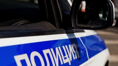 В Киселевске полицейские установили школьников, один из которых бросил в автомобиль ком снега